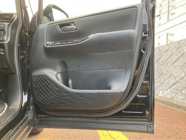 ヴォクシー ４ＷＤ　ＺＳキラメキ２　保証書／純正　１０インチ　ＳＤナビ／フリップダウンモニター　純正　１２．１インチ／衝突安全装置／両側電動スライドドア／車線逸脱防止支援システム／ヘッドランプ　ＨＩＤ／ＥＴＣ２．０　衝突被害軽減システム（22枚目）