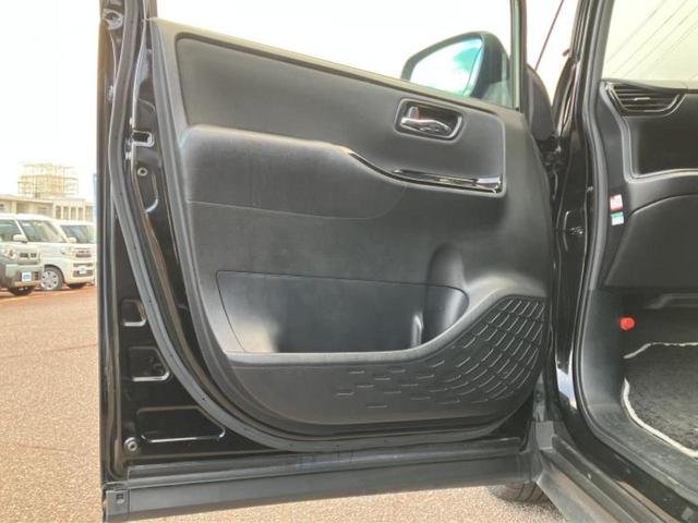 ヴォクシー ４ＷＤ　ＺＳキラメキ２　保証書／純正　１０インチ　ＳＤナビ／フリップダウンモニター　純正　１２．１インチ／衝突安全装置／両側電動スライドドア／車線逸脱防止支援システム／ヘッドランプ　ＨＩＤ／ＥＴＣ２．０　衝突被害軽減システム（24枚目）