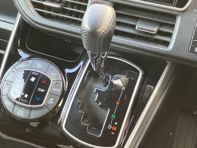 ヴォクシー ４ＷＤ　ＺＳキラメキ２　保証書／純正　１０インチ　ＳＤナビ／フリップダウンモニター　純正　１２．１インチ／衝突安全装置／両側電動スライドドア／車線逸脱防止支援システム／ヘッドランプ　ＨＩＤ／ＥＴＣ２．０　衝突被害軽減システム（28枚目）