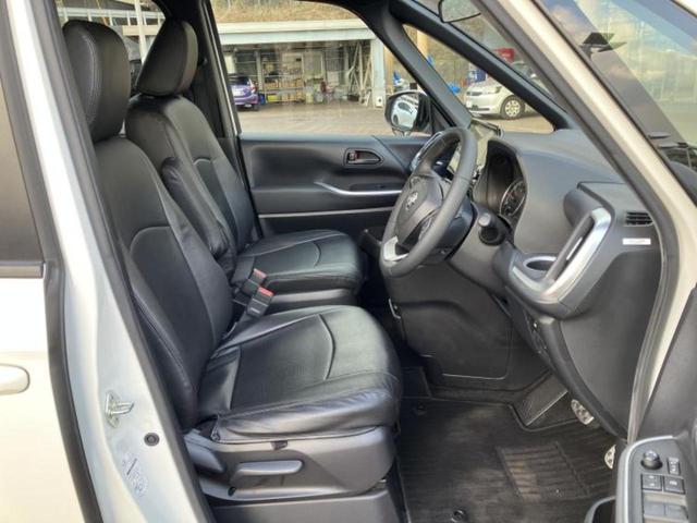 ヴォクシー Ｓ－Ｇ　新品タイヤ／保証書／純正　１０インチ　メモリーナビ／フリップダウンモニター　純正　１４インチ／トヨタセーフティセンス／両側電動スライドドア／車線逸脱防止支援システム／オートステップ　バックカメラ（4枚目）