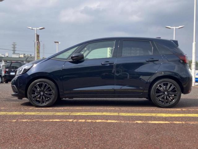 フィット ｅＨＥＶカーサ　保証書／純正　ＨＤＤナビ／衝突安全装置／シートヒーター／車線逸脱防止支援システム／ヘッドランプ　ＬＥＤ／ＵＳＢジャック／Ｂｌｕｅｔｏｏｔｈ接続／ＥＴＣ２．０／ＥＢＤ付ＡＢＳ／横滑り防止装置（2枚目）