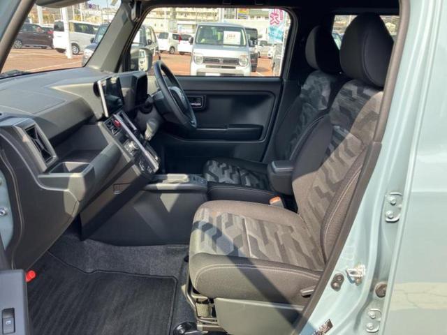 タフト Ｇターボクロムベンチャー　新品タイヤ／ガラスルーフ／保証書／純正　９インチ　ＳＤナビ／衝突安全装置／シートヒーター／パノラマモニター／車線逸脱防止支援システム／ヘッドランプ　ＬＥＤ／ＵＳＢジャック／ＥＴＣ／ＥＢＤ付ＡＢＳ（6枚目）