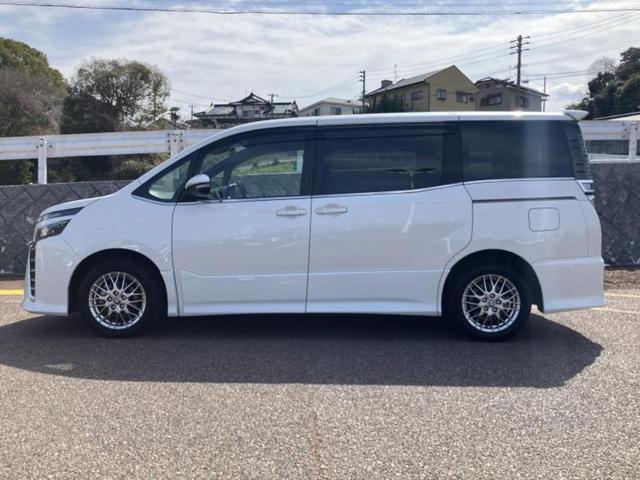 ヴォクシー ハイブリッドＺＳ　保証書／純正　１０インチ　ＳＤナビ／衝突安全装置／電動スライドドア／シートヒーター　前席／車線逸脱防止支援システム／ドライブレコーダー　前後／ヘッドランプ　ＬＥＤ／ＵＳＢジャック　衝突被害軽減システム（2枚目）