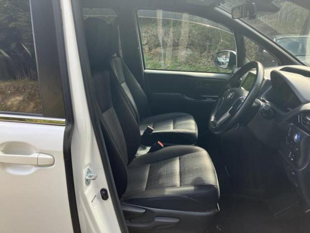 ヴォクシー ハイブリッドＺＳ　保証書／純正　１０インチ　ＳＤナビ／衝突安全装置／電動スライドドア／シートヒーター　前席／車線逸脱防止支援システム／ドライブレコーダー　前後／ヘッドランプ　ＬＥＤ／ＵＳＢジャック　衝突被害軽減システム（4枚目）