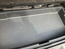 荷室床下には、深さのある収納スペースを備えています。小物や荷物を分けてしまいやすく、荷室をすっきり使いたいときに便利です。開口部も確認しやすく、日々の荷物整理に役立ちます。