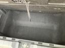 荷室の奥まで広がる空間で、荷物の形や大きさに合わせて積み込みやすい印象です。床面の様子も確認しやすく、日々のお買い物からお出かけまで幅広く活用いただけます。