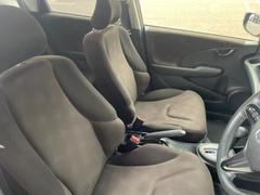 「この車の写真をもっと見たい」「状態が気になる」「この装備はついている？」どんな小さな疑問でもお気軽にお問い合わせください！ 4