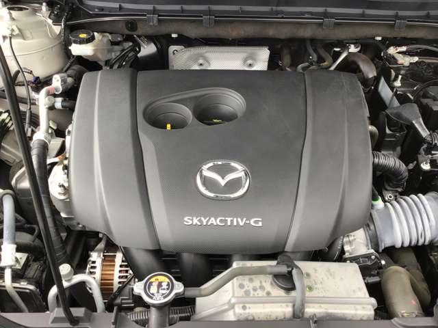 【エンジンルーム】当店自慢の国家資格保有の整備士が、しっかりとコンディションのチェック・整備を行います。その後のメンテナンスもお任せください！！