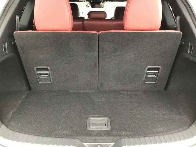 Ａ型ベビーカー１台をしっかり収納、３列目シートを倒せばゴルフバック４個積載可能。トランクボード下には３０７ｍｍの深さのサブトランクを設定しており、さまざまなシーンに活用できる確かな収納力を確保。