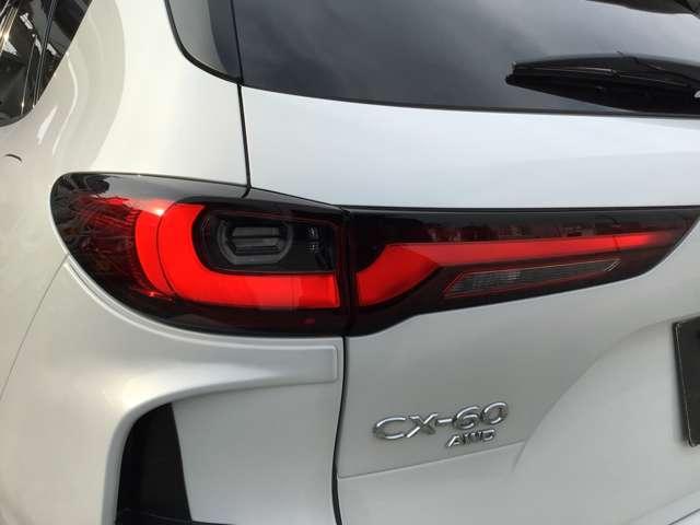 ＣＸ－６０ ３．３　ＸＤハイブリッド　エクスクルーシブ　モダン　ディーゼ　２カメラドラレコシートヒーター＆ベンチレ　３６０°ビュー　衝突軽減ブレーキ　オートハイビーム　追従式クルコン　地上デジタル　サイドカメラ　ＥＴＣ　アルミホイール　横滑り防止装置　パワーシート（14枚目）