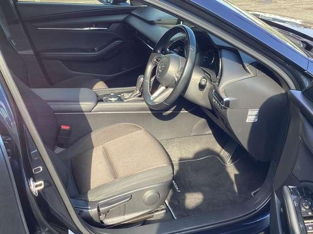 ＭＡＺＤＡ３ファストバック １．５　１５Ｓ　ツーリング　２カメラドラレコ全方位モニターフルセグＴＶ　フルセグテレビ　クルーズコントロール　コーナーセンサー　ＤＶＤ　ＥＴＣ車載器　横滑り防止システム　イモビ　エアコン　アルミホイール　カーテンエアバッグ（13枚目）