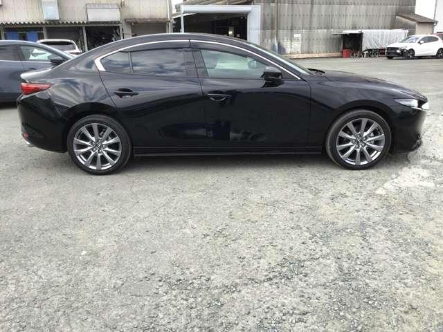 ＭＡＺＤＡ３セダン ２．０　２０Ｓ　プロアクティブ　ツーリング　セレクション　シートヒーター全方位モニターアダプティブ　ＥＴＣ　電動シート　シートヒーター　衝突被害軽減システム　オートマチックハイビーム　バックカメラ　アラウンドビューモニター　フルセグテレビ（7枚目）