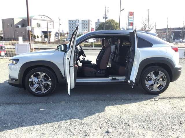 �T�C�h�r���[�ł��B�ω��J���̃h�A�������ł���