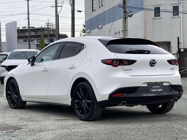 MAZDA3ファストバック 1.5 15S ブラックトーンエディション 2カメラドラレコアダプティブクルーズコン 衝突軽減ブレーキ フルセグ HBC Bカメラ アドバンストキー 横滑り防止装置 キーレス ETC車載器 コーナーセンサー アイドリングストップ オートエアコン(3枚目)