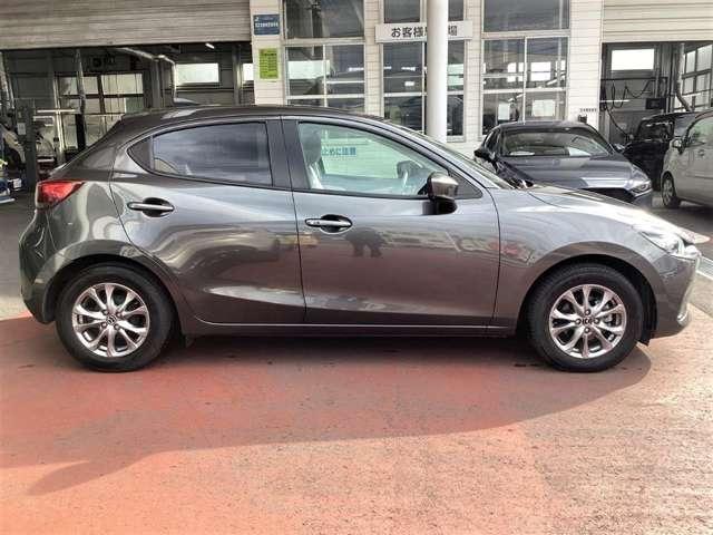 ＭＡＺＤＡ２ １５Ｓシトラス　ナビ　ＥＴＣ　全方位モニター　３６０°ビューモニタ　スマートキー　横滑り防止装置　バックモニター　前席シートヒーター　ワンオーナー　ＥＴＣ　アイドリングストップ　ＡＢＳ　ＤＶＤ　コーナーセンサー（9枚目）