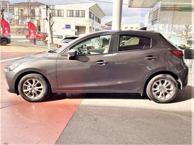 ＭＡＺＤＡ２ １５Ｓシトラス　ナビ　ＥＴＣ　全方位モニター　３６０°ビューモニタ　スマートキー　横滑り防止装置　バックモニター　前席シートヒーター　ワンオーナー　ＥＴＣ　アイドリングストップ　ＡＢＳ　ＤＶＤ　コーナーセンサー（11枚目）