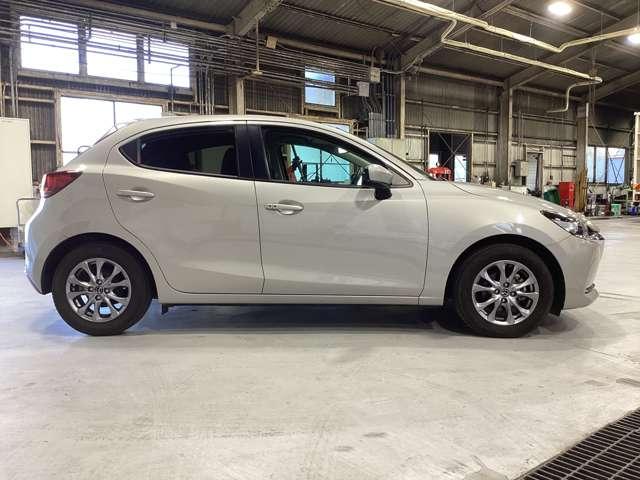 MAZDA2 1.5 15S サンリット シトラス 2カメラドラレコ全方位モニターフルセグTV 360カメラ 衝突被害軽減ブレーキ LEDライト レーダークルーズ フルセグTV シートヒーター DVD スマートキー アイドリングストップ ABS ETC(10枚目)