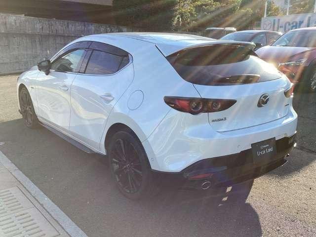 ＭＡＺＤＡ３ファストバック ＸＤ　１００ＴＨ　全方位カメラ　ナビ　ＥＴＣ　２カメラドラレコ　３６０°カメラ　レーダークルーズコントロール　衝突軽減ブレーキ　フルセグＴＶ　ＬＥＤヘッドライト　パーキングセンサー　ＤＶＤ　Ｐシート　本革シート　ＥＴＣ（13枚目）