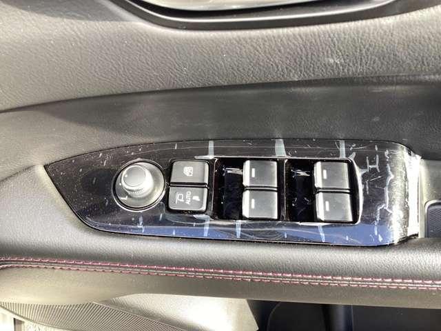 �p���[�E�C���h�E�d���i�[�t���h�A�~���[�X�C�b�`�́A�h�A�ɏW����