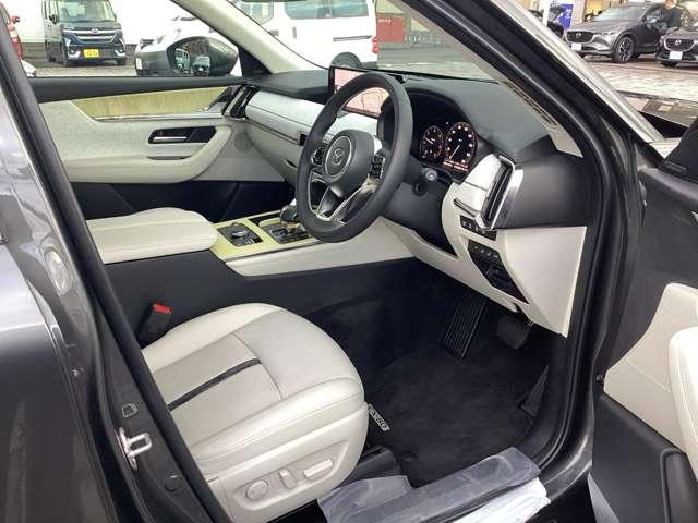 ＣＸ－８０ ３．３　ＸＤハイブリッド　プレミアム　モダン　ディーゼルター　ナビ　ＥＴＣ　サンルーフ　試乗車アップ車　全周囲カメラ　３列シート　バックカメラ　シートヒーター　４ＷＤ　ＥＴＣ（12枚目）
