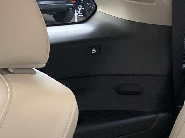 ＣＸ－８０ ３．３　ＸＤハイブリッド　プレミアム　モダン　ディーゼルター　ナビ　ＥＴＣ　サンルーフ　試乗車アップ車　全周囲カメラ　３列シート　バックカメラ　シートヒーター　４ＷＤ　ＥＴＣ（17枚目）