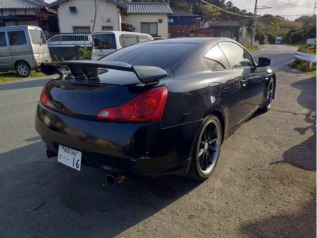 スカイライン ３７０ＧＴ　盗難防止システム　衝撃安全ボディ　運転席助手席エアバック　パワーステアリング　パワーウィンドウ　エアコン　ＡＢＳ　ＥＳＣオートマチック（9枚目）