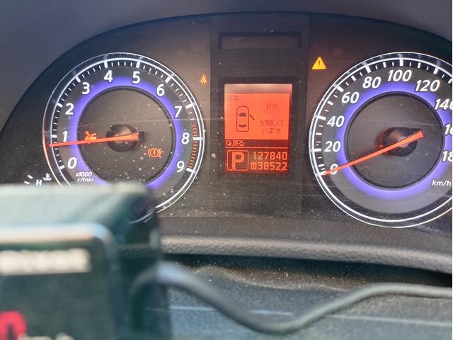 スカイライン ３７０ＧＴ　盗難防止システム　衝撃安全ボディ　運転席助手席エアバック　パワーステアリング　パワーウィンドウ　エアコン　ＡＢＳ　ＥＳＣオートマチック（15枚目）