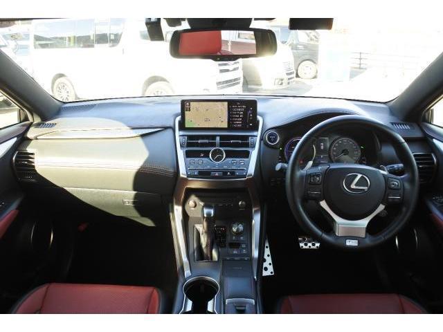 ＮＸ ＮＸ３００ｈ　Ｆスポーツ　１年間１万キロ無償保証　赤黒レザーシート　サンルーフ　ドラレコ　メモリーナビ　フルセグＴＶ　バックカメラ　全周囲カメラ　Ｂｌｕｅｔｏｏｔｈ　スマートキー　電動リヤゲート　シートヒーター　ＨＩＤヘッド（5枚目）