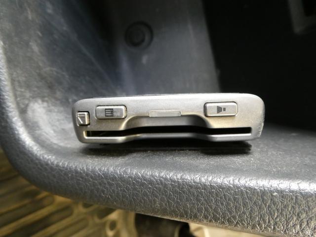 スーパーキャリイ Ｌ　１年間１万キロ無償保証　Ｂｌｕｅｔｏｏｔｈ接続　ＥＴＣ　Ｗエアバック　衝突被害軽減ブレーキ　ＵＳＢ入力端子　ＣＤ再生　オーバーヘッドコンソール　ＡＵＸ接続　荷台三方開き　ゴムマット　レベライザー（8枚目）