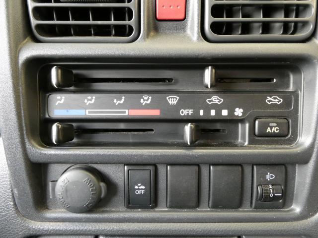 スーパーキャリイ Ｌ　１年間１万キロ無償保証　Ｂｌｕｅｔｏｏｔｈ接続　ＥＴＣ　Ｗエアバック　衝突被害軽減ブレーキ　ＵＳＢ入力端子　ＣＤ再生　オーバーヘッドコンソール　ＡＵＸ接続　荷台三方開き　ゴムマット　レベライザー（10枚目）