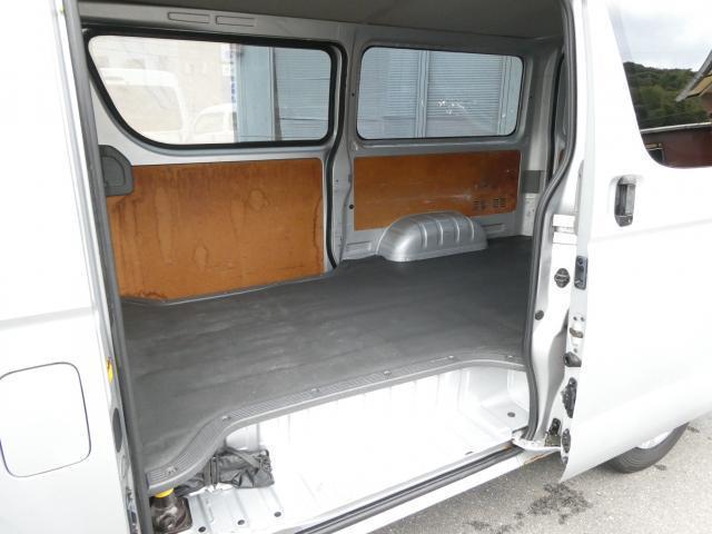 ハイエースバン ロングＤＸ　１年間１万キロ無償保証　１型　４ＷＤ　メモリーナビ　ワンセグＴＶ　ＣＤ再生　ＥＴＣ　純正キーレス　両側スライド　運転席エアバック　両側スライド　ＬＥＤヘッド　ゴムマット　１００Ｖ電源　パワーウィンドウ（5枚目）