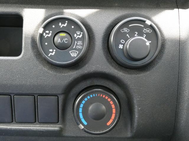 ハイエースバン ロングＤＸ　１年間１万キロ無償保証　４型　ＥＴＣ　純正キーレス　両側スライド　運転席エアバック　パワーウィンドウ　１００Ｖ電源　ターボ　排ガス浄化装置　レベライザー　ゴムマット　集中ドアロック（37枚目）