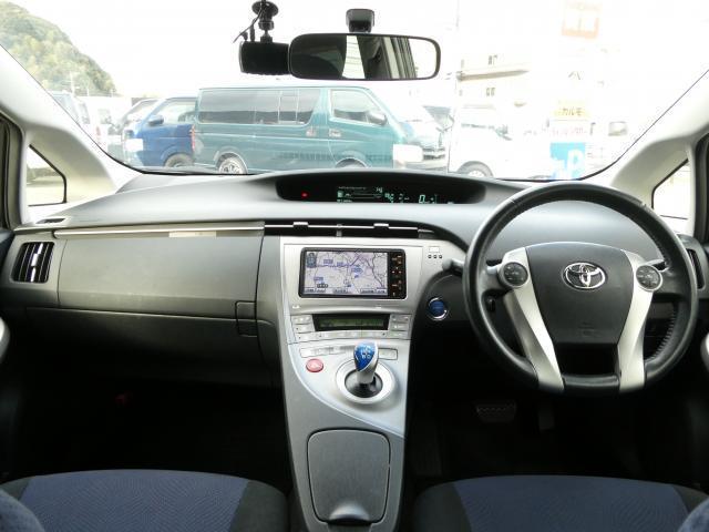 プリウス Ｓ　純正ＨＤＤナビ　バックカメラ　ワンセグＴＶ　純正キーレス　スマートキー　ＥＴＣ　６エアバック　Ｂｌｕｅｔｏｏｔｈ接続　ＨＩＤヘッド　オートライト　電格ミラー　フォグランプ　ステアリングスイッチ　ＡＢＳ（5枚目）