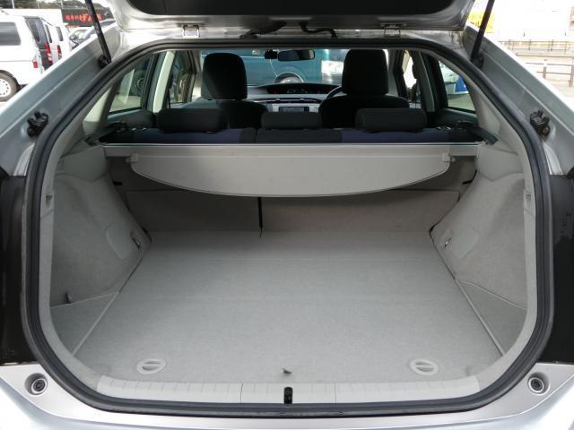 プリウス Ｓ　純正ＨＤＤナビ　バックカメラ　ワンセグＴＶ　純正キーレス　スマートキー　ＥＴＣ　６エアバック　Ｂｌｕｅｔｏｏｔｈ接続　ＨＩＤヘッド　オートライト　電格ミラー　フォグランプ　ステアリングスイッチ　ＡＢＳ（9枚目）