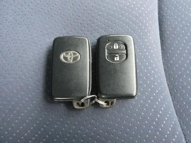 プリウス Ｓ　純正ＨＤＤナビ　バックカメラ　ワンセグＴＶ　純正キーレス　スマートキー　ＥＴＣ　６エアバック　Ｂｌｕｅｔｏｏｔｈ接続　ＨＩＤヘッド　オートライト　電格ミラー　フォグランプ　ステアリングスイッチ　ＡＢＳ（16枚目）