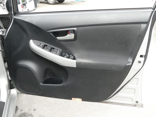 プリウス Ｓ　純正ＨＤＤナビ　バックカメラ　ワンセグＴＶ　純正キーレス　スマートキー　ＥＴＣ　６エアバック　Ｂｌｕｅｔｏｏｔｈ接続　ＨＩＤヘッド　オートライト　電格ミラー　フォグランプ　ステアリングスイッチ　ＡＢＳ（27枚目）