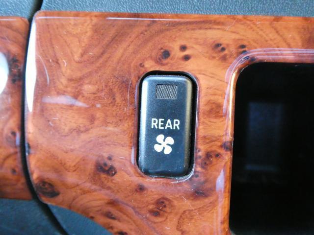 ���ԗ��ɕt���Ă��鑕�����e�Ȃǂ��C�y�ɂ��⍇������������