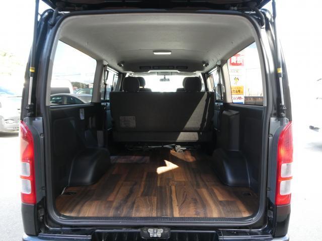ハイエースバン ロングスーパーＧＬ　１年間１万キロ無償保証　３型　ＨＤＤナビ　フルセグＴＶ　ＣＤ・ＤＶＤ再生　Ｂｌｕｅｔｏｏｔｈ接続　ＥＴＣ　キーレス　木目調フローリングマット　オートライト　フォグランプ　ウッドコンビハンドル　ターボ（6枚目）