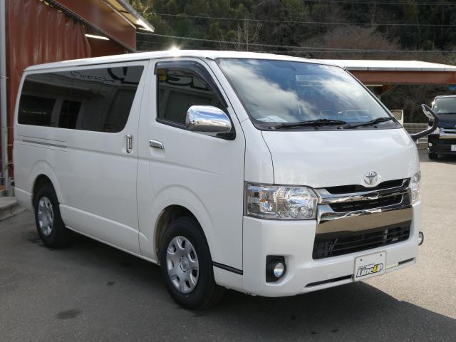 ハイエースバン スーパーＧＬ　ダークプライム　１年間１万キロ無償保証　４型　メモリーナビ　バックカメラ　フルセグＴＶ　スマートキー　ＣＤ・ＤＶＤ再生　ハーフレザーシート　ＬＥＤヘッド　ウッドコンビハンドル　フォグランプ　ＥＴＣ　Ｗエアバック（4枚目）