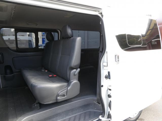 ハイエースバン スーパーＧＬ　ダークプライム　１年間１万キロ無償保証　４型　メモリーナビ　バックカメラ　フルセグＴＶ　スマートキー　ＣＤ・ＤＶＤ再生　ハーフレザーシート　ＬＥＤヘッド　ウッドコンビハンドル　フォグランプ　ＥＴＣ　Ｗエアバック（5枚目）