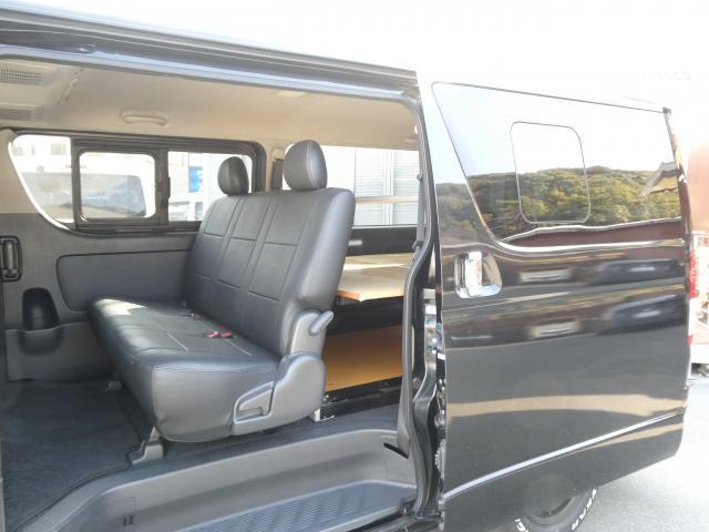 ハイエースバン スーパーＧＬ　ダークプライム　１年間１万キロ無償保証　４型　ＢＴ対応ナビ　バックカメラ　フルセグＴＶ　ＥＴＣ　スマートキー　ベッドキット　スライドレール　シートカバー　ホワイトレター　ＬＥＤヘッド　オートライト　フォグランプ（5枚目）