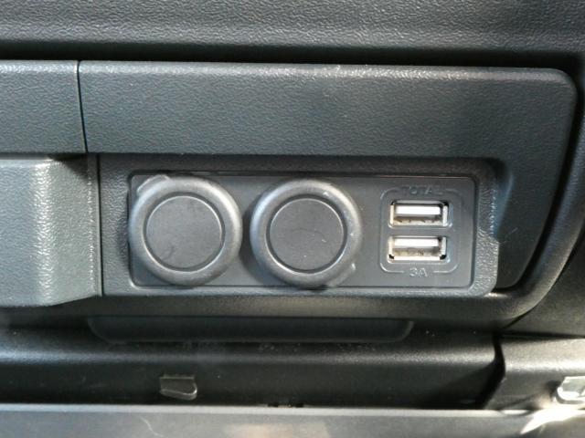 ハイエースバン スーパーＧＬ　ダークプライム　１年間１万キロ無償保証　４型　ＢＴ対応ナビ　バックカメラ　フルセグＴＶ　ＥＴＣ　スマートキー　ベッドキット　スライドレール　シートカバー　ホワイトレター　ＬＥＤヘッド　オートライト　フォグランプ（15枚目）