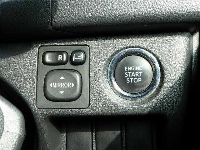 ハイエースバン スーパーＧＬ　ダークプライム　１年間１万キロ無償保証　４型　ＢＴ対応ナビ　バックカメラ　フルセグＴＶ　ＥＴＣ　スマートキー　ベッドキット　スライドレール　シートカバー　ホワイトレター　ＬＥＤヘッド　オートライト　フォグランプ（16枚目）