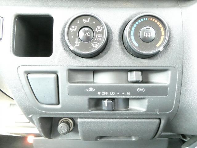 ハイエースバン ロングDX 1年間1万キロ無償保証 1型 ETC 運転席エアバック 両側スライド ラジオ リア小窓 ゴムマット 集中ドアロック パワステ ABS ターボ(12枚目)