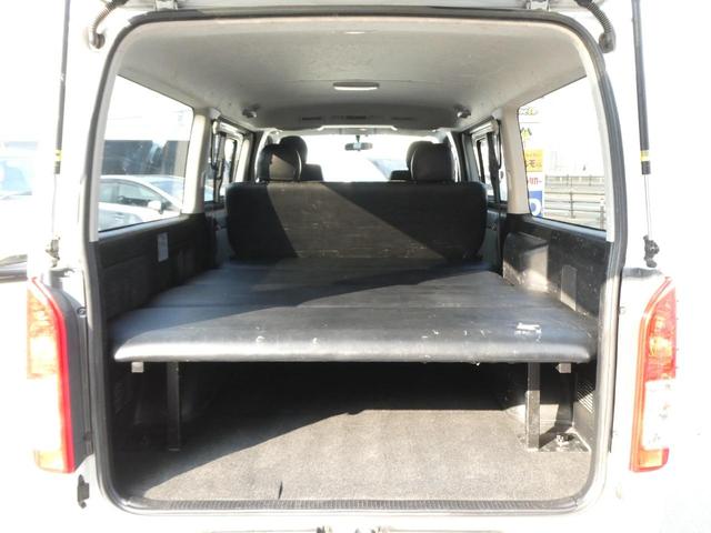 ハイエースバン ロングスーパーＧＬ　１年間１万キロ無償保証　ＳＤナビ　Ｂカメラ　ＣＤ・ＤＶＤ再生　キーレス　ＥＴＣ　集中ドアロック　Ｗエアコン　オートエアコン　両側スライド　オートライト　フォグランプ　ベッドキット　運転席エアバック（8枚目）