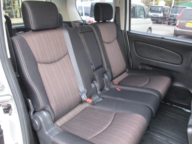 セレナ ハイウェイスターＳ－ＨＶアドバンスドセーフティパック　両側電動スライドドア・メモリーナビ・フルセグＴＶ・Ｂｌｕｅｔｏｏｔｈ・全周囲カメラ・ＥＴＣ・３列シート・８人乗り・アイドリングストップ・衝突被害軽減システム（16枚目）