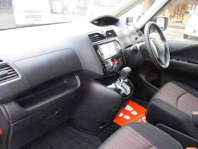 セレナ ハイウェイスターＳ－ＨＶアドバンスドセーフティパック　両側電動スライドドア・メモリーナビ・フルセグＴＶ・Ｂｌｕｅｔｏｏｔｈ・全周囲カメラ・ＥＴＣ・３列シート・８人乗り・アイドリングストップ・衝突被害軽減システム（24枚目）