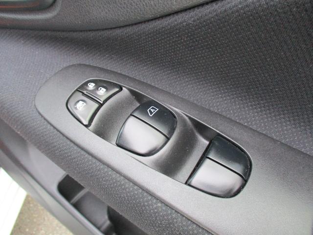 セレナ ハイウェイスターＳ－ＨＶアドバンスドセーフティパック　両側電動スライドドア・メモリーナビ・フルセグＴＶ・Ｂｌｕｅｔｏｏｔｈ・全周囲カメラ・ＥＴＣ・３列シート・８人乗り・アイドリングストップ・衝突被害軽減システム（29枚目）