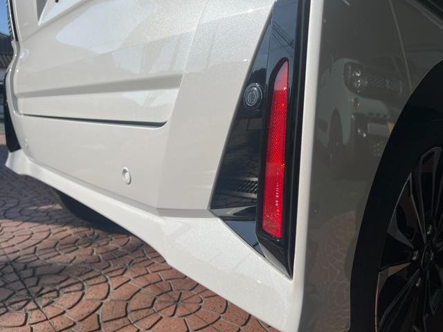 タント カスタムＲＳ　スマートアシスト　ナビ／ワンセグＴＶ／ＣＤ／ＳＤ録音機能／Ｂｌｕｅｔｏｏｔｈ／ＵＳＢ　バックカメラ　ＬＥＤヘッドライ　オートライト　アダクティブドライビングビーム　後席両側パワースライドドア　新車（9枚目）