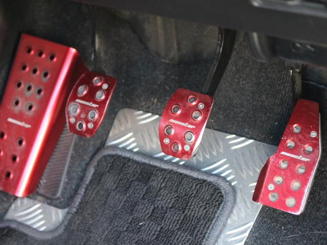 スイフトスポーツ ベースグレード　社外エアロ　ＺＳＳ車高調　ＳＳＲ　１７インチＡＷ　ＨＫＳエアクリ　ＨＫＳフラッシュエディター　社外マフラー　デフィ追加メーター　ブリッツスロコン　モンスタースポーツアルミペダル　前後ドラレコ（24枚目）